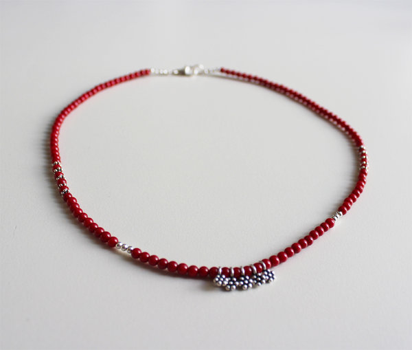 Halskette Padma roter Achat und Silberperlen