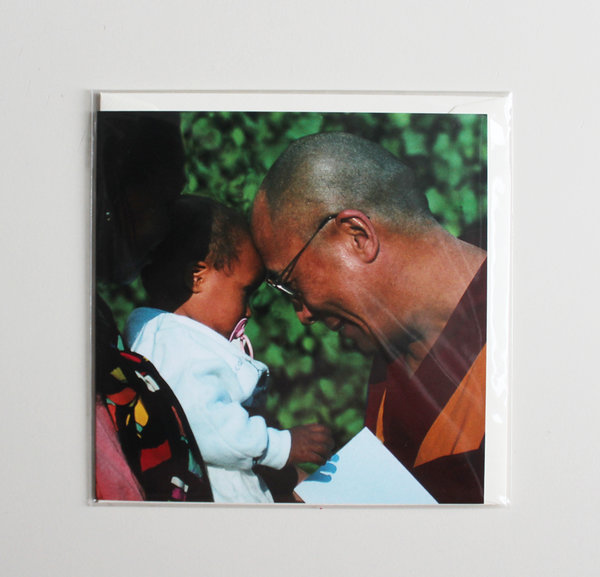 Klappkarte Der Dalai Lama grüßt ein Kind